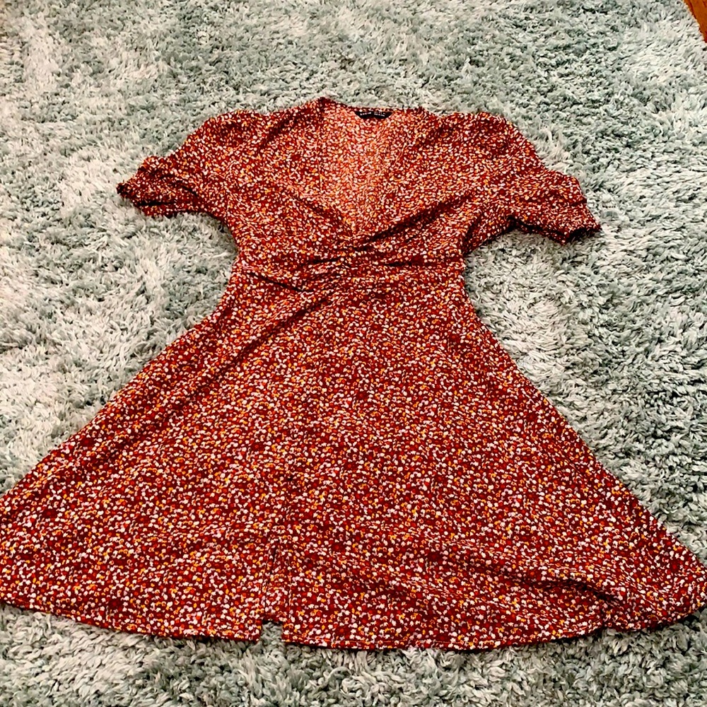 Extremely detailed floral pattern short sleeve dress